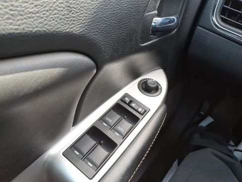 Used 2011 Chrysler 200 Limited FWD image 22
