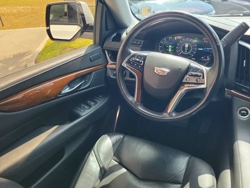 Used 2020 Cadillac Escalade Luxury RWD image 20