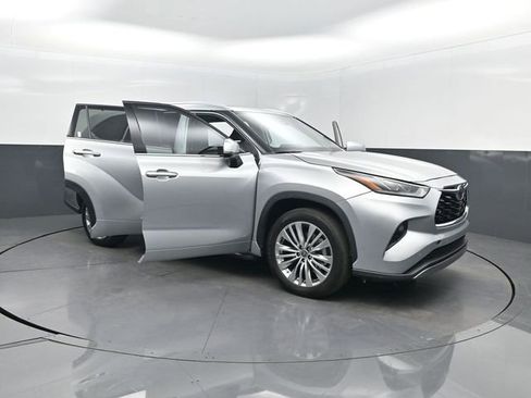 Used 2023 Toyota Highlander Platinum image 40