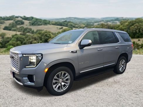 Used 2023 GMC Yukon Denali AWD/4WD image 3