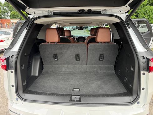 Used 2018 Chevrolet Traverse High Country w/ LPO, Floor Liner Package AWD/4WD image 19
