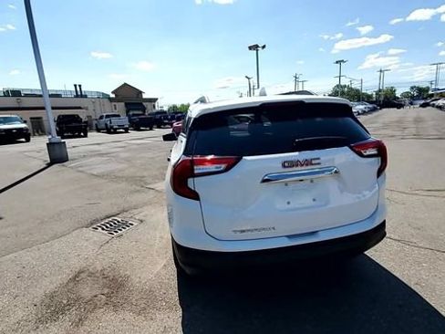 Certified 2024 GMC Terrain SLE w/ Driver Convenience Package FWD image 7