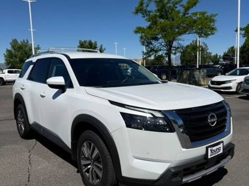 Used 2025 Nissan Pathfinder SL w/ Cargo Package AWD/4WD image 3