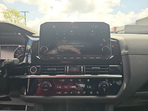 Used 2023 Nissan Pathfinder SL w/ SL Premium Package AWD/4WD image 24
