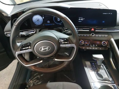 Certified 2024 Hyundai Elantra SEL w/ Convenience Package FWD image 17
