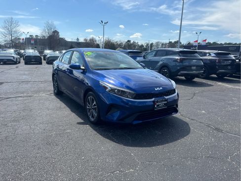 Certified 2022 Kia Forte LXS image 1