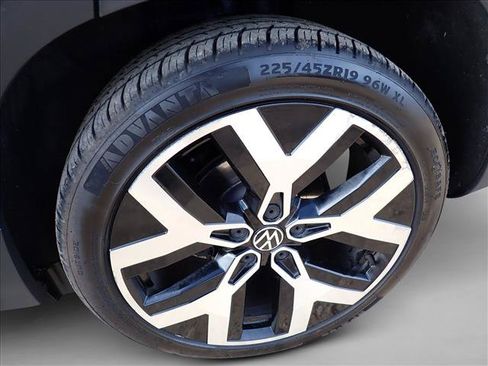 Used 2022 Volkswagen Taos SEL w/ Panoramic Sunroof Package AWD/4WD image 7