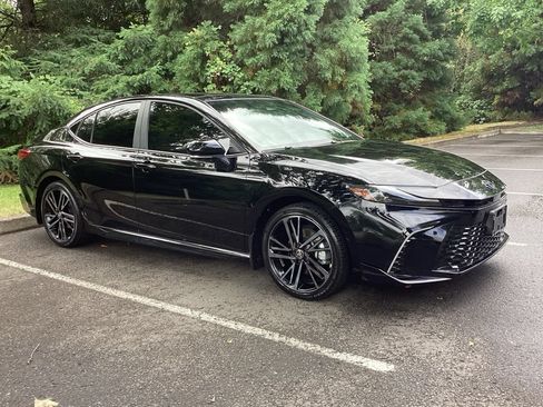 Used 2025 Toyota Camry XSE w/ Premium Plus Package AWD/4WD image 8