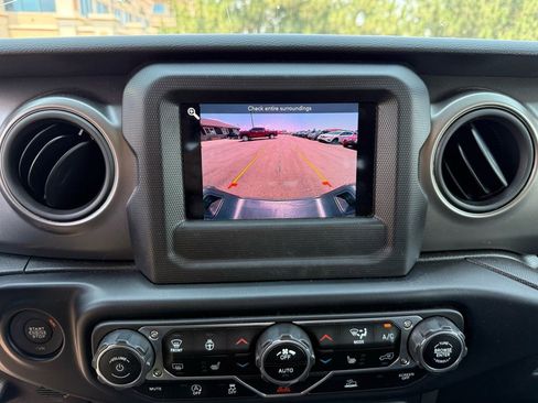 Used 2023 Jeep Gladiator Sport image 34