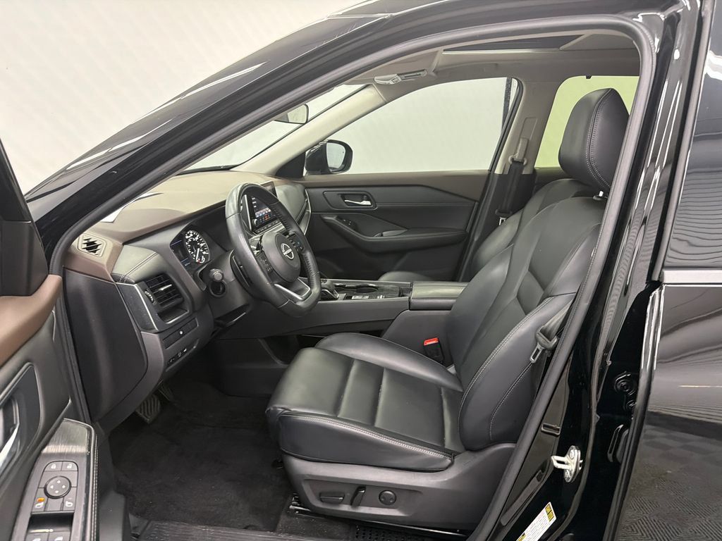 Used 2023 Nissan Rogue SV w/ SV Premium B Package FWD image 9