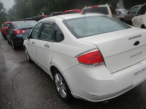 Used 2010 Ford Focus SEL image 7