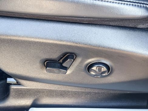 Used 2023 Chrysler Pacifica Touring-L image 23