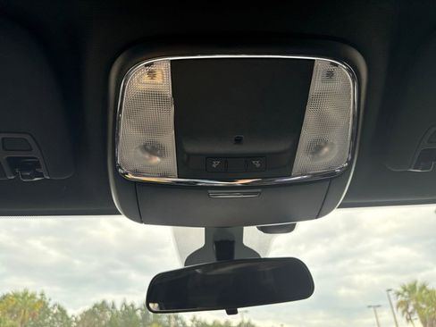 Used 2019 Jeep Grand Cherokee Laredo image 27