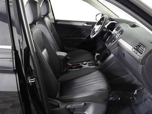 Certified 2024 Volkswagen Tiguan SE w/ Panoramic Sunroof Package AWD/4WD image 33
