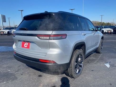 New 2025 Jeep Grand Cherokee Limited image 7