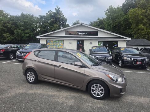 Used 2013 Hyundai Accent GS FWD image 4