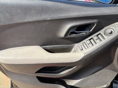 Used 2020 Chevrolet Trax LS w/ Tint and Cruise Package image 12