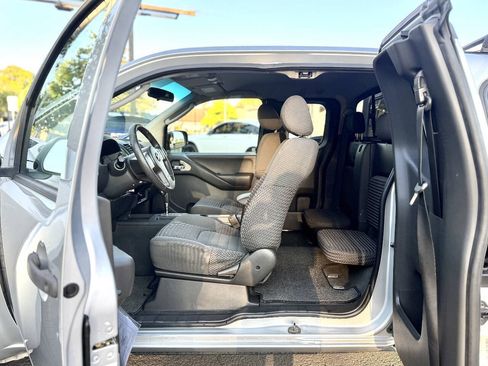 Used 2007 Nissan Frontier SE w/ SE Value Truck Pkg AWD/4WD image 13