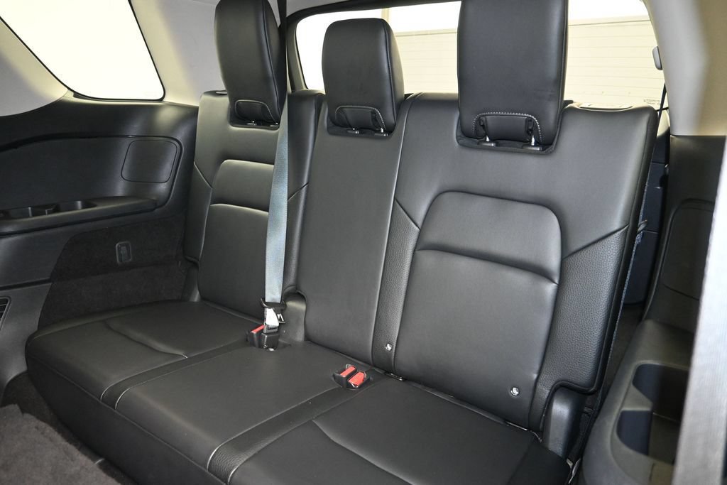 Used 2025 Nissan Pathfinder SL AWD/4WD image 23