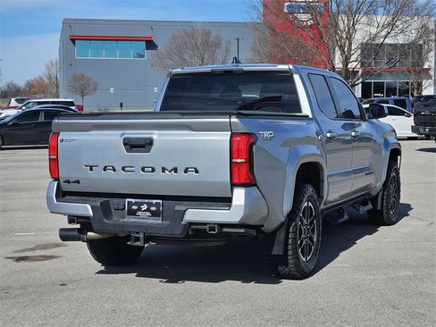 Used 2024 Toyota Tacoma TRD Sport image 4