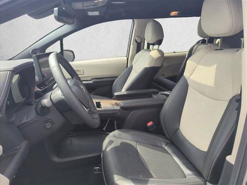Certified 2025 Toyota Sienna Platinum AWD/4WD image 21