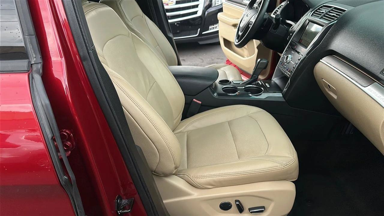 Used 2017 Ford Explorer Limited FWD image 33