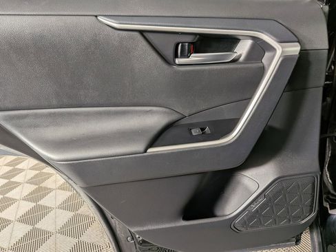 Used 2025 Toyota RAV4 XLE image 31