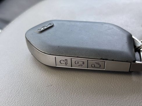 Used 2026 Kia Carnival FWD image 27