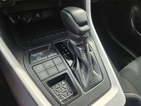 Used 2025 Toyota RAV4 LE image 28