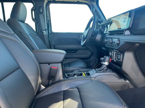 New 2026 Jeep Wrangler Unlimited Sahara AWD/4WD image 24