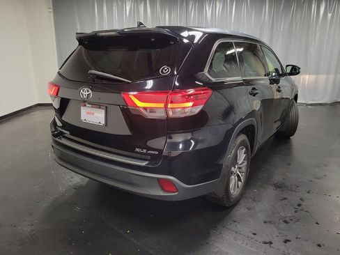Used 2017 Toyota Highlander XLE AWD/4WD image 8