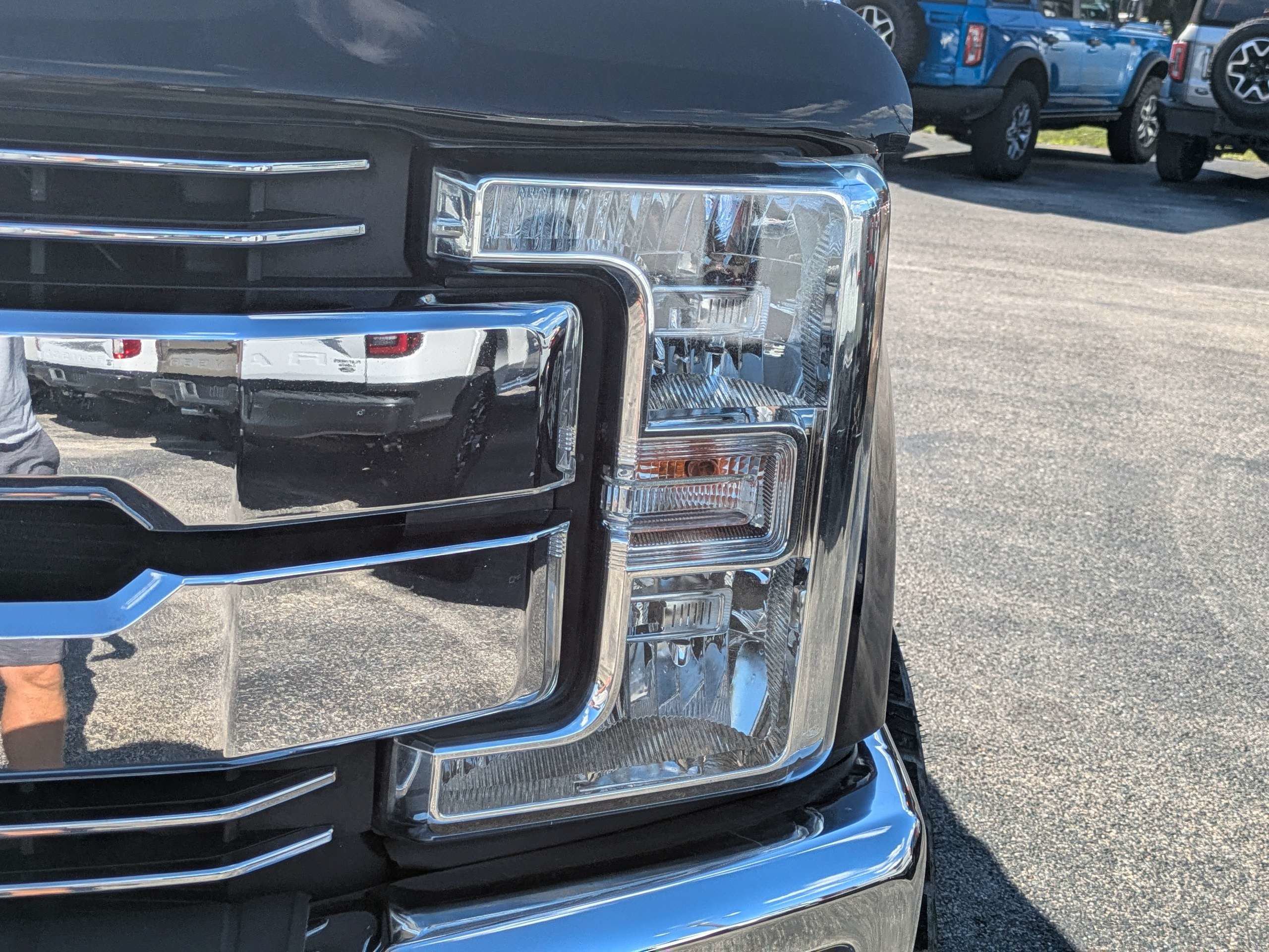 Used 2017 Ford F250 4x4 Crew Cab Super Duty image 9