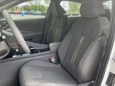New 2025 Hyundai Elantra SEL image 9