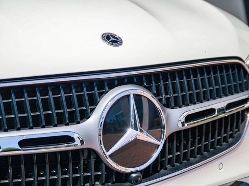 Used 2024 Mercedes-Benz GLC 300 image 11