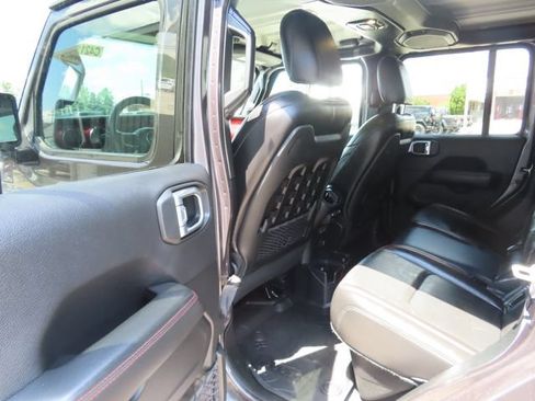 Used 2020 Jeep Gladiator Rubicon w/ Dual Top Group AWD/4WD image 21