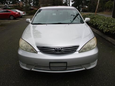 Used 2005 Toyota Camry LE image 9