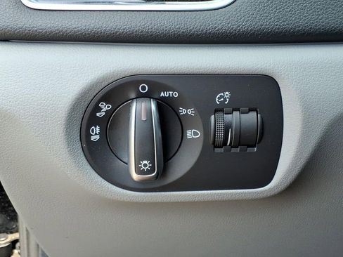 Used 2018 Audi Q3 2.0T Premium w/ Convenience Package image 16