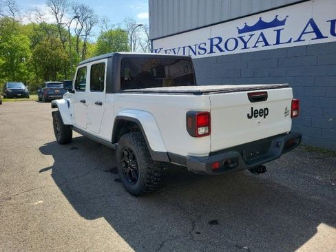 Used 2023 Jeep Gladiator Sport AWD/4WD image 8