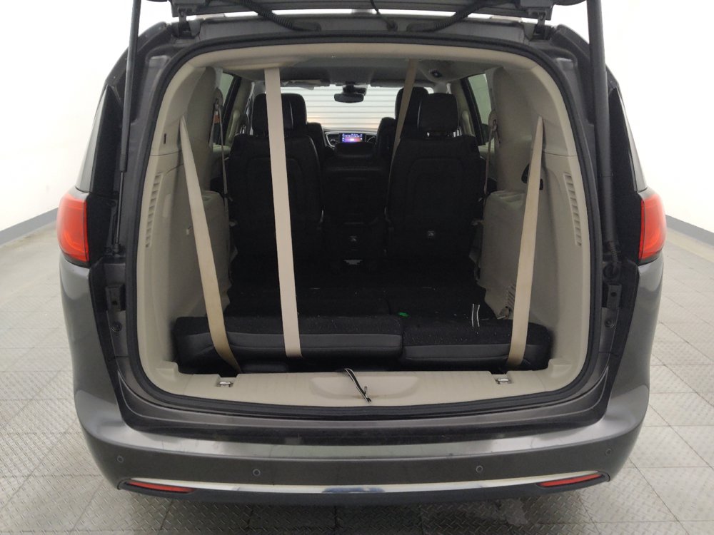 Used 2017 Chrysler Pacifica Touring-L Plus w/ Advanced Safetytec Group FWD image 29