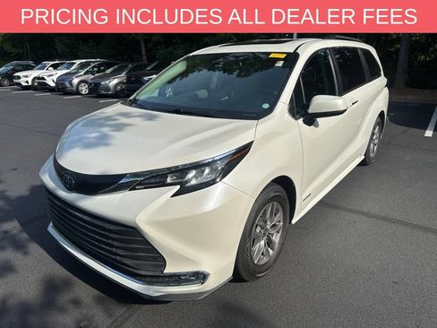 Used 2021 Toyota Sienna XLE FWD image 15