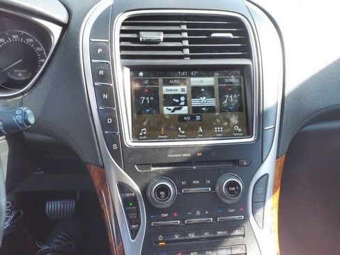 Used 2016 Lincoln MKX Reserve w/ Climate Package image 18