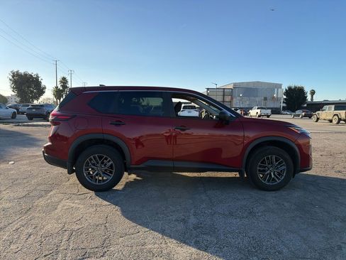 Used 2025 Nissan Rogue S image 6