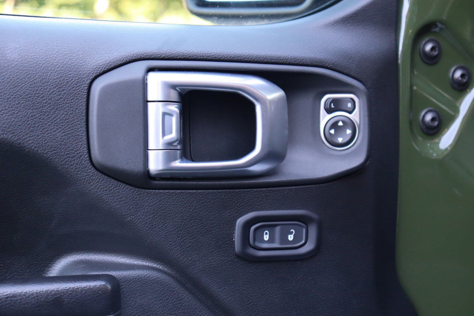 Used 2021 Jeep Wrangler Rubicon AWD/4WD image 31