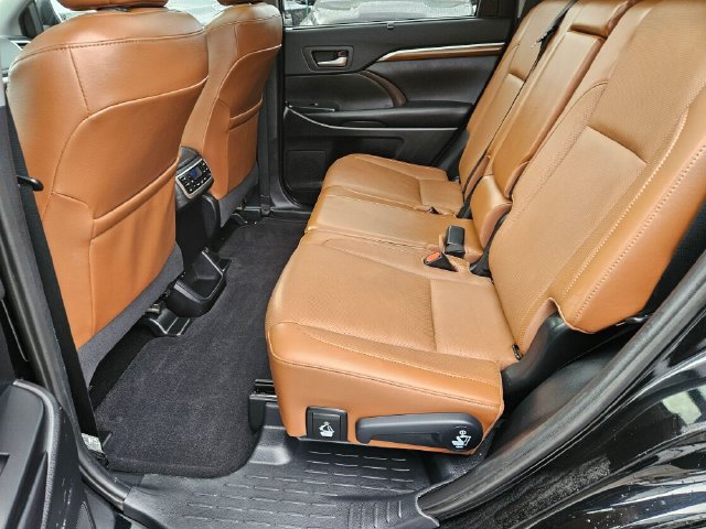 Used 2019 Toyota Highlander Limited Platinum AWD/4WD image 17