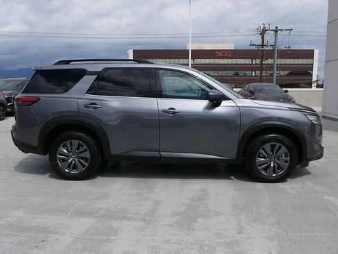 Used 2025 Nissan Pathfinder SV FWD image 2