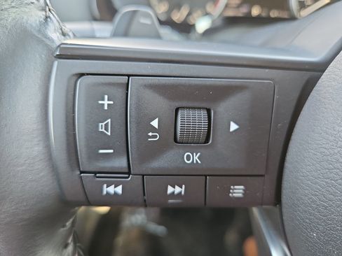 Certified 2024 Nissan Pathfinder SV image 9