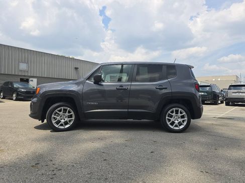 Used 2023 Jeep Renegade Latitude AWD/4WD image 12