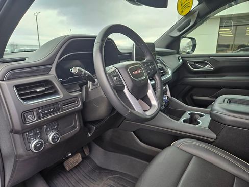 Used 2023 GMC Yukon XL SLT AWD/4WD image 15