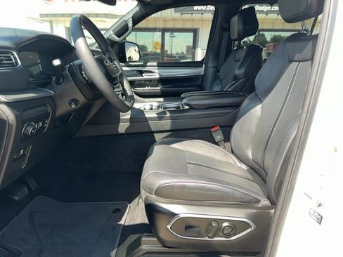 Used 2024 Jeep Wagoneer Series II w/ Convenience Group I AWD/4WD image 17
