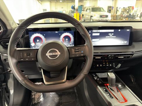 Certified 2025 Nissan Kicks SR AWD/4WD image 3